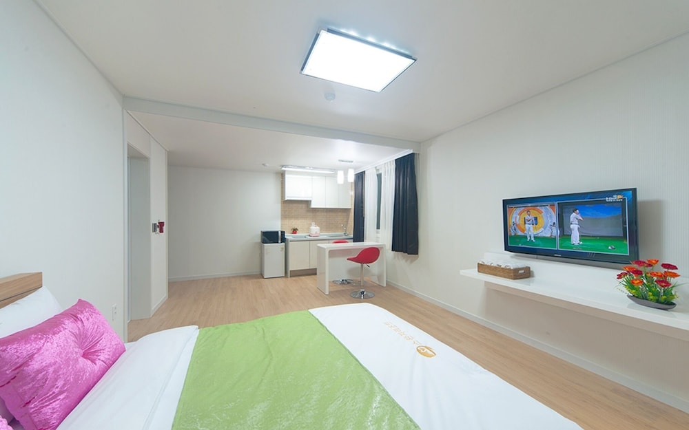 Room (Deluxe Room-56) - Photo 3