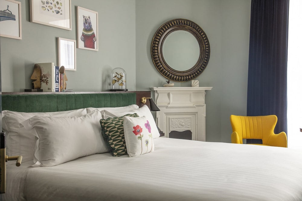 Deluxe Room (05 Townhouse)