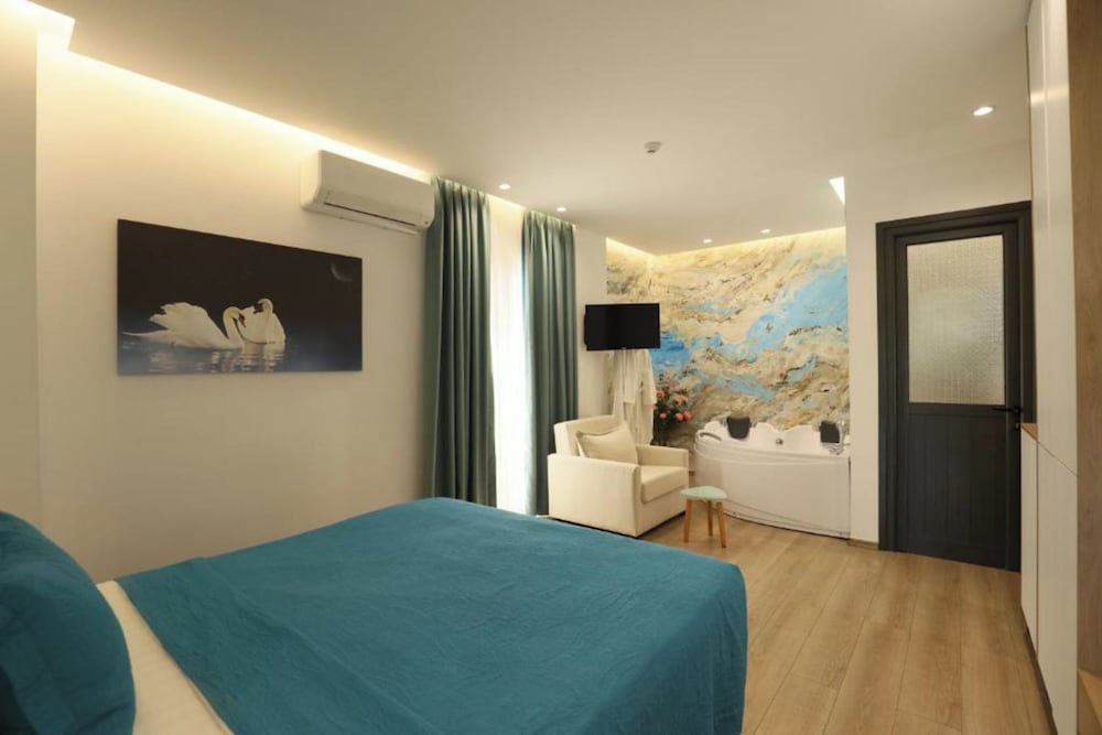Superior Suite with Jacuzzi photo 3