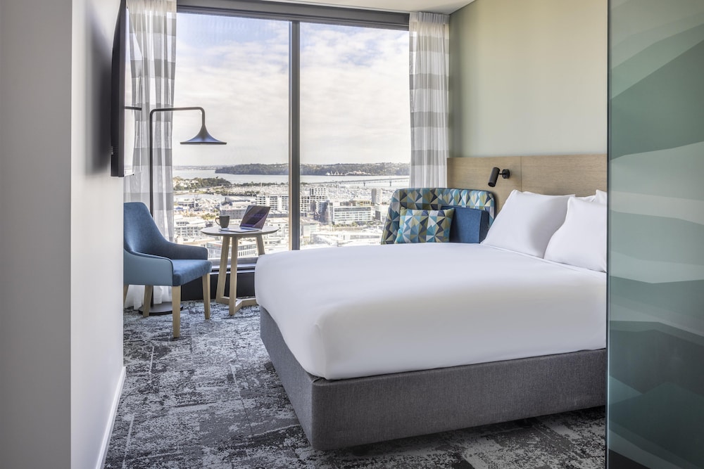Standard Room, 1 Queen Bed, Harbor View (with Free Breakfast) - Photo 4