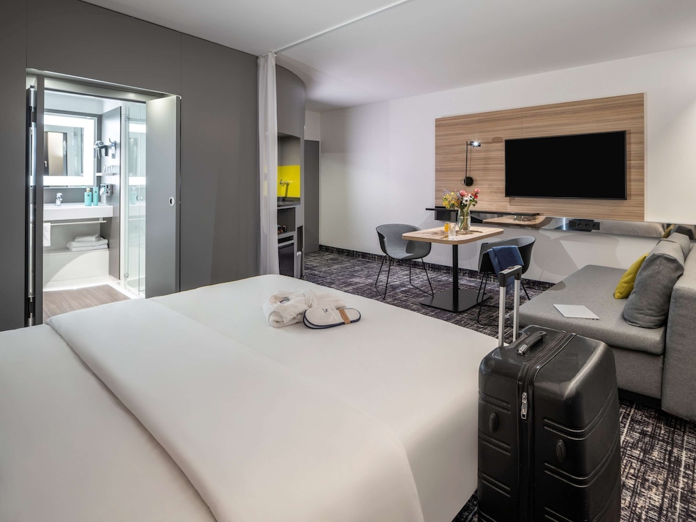 Suite, 1 Double Bed with Sofa bed photo 2