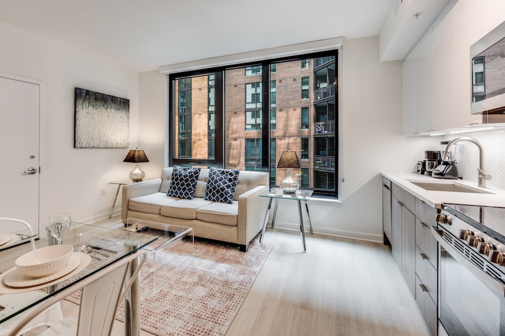 Luxury Apartment, 1 Bedroom (Room décor/layout/colors vary by unit) - Photo 5