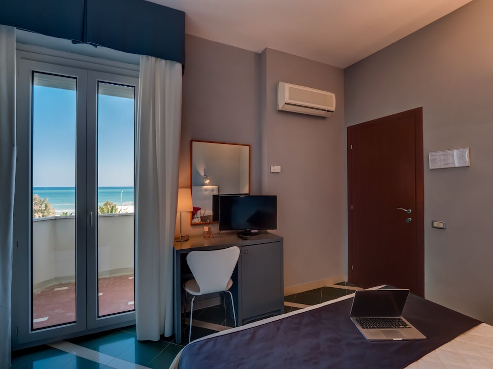 Standard Double Room, Balcony photo 3