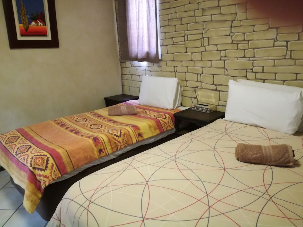 Family Room, Multiple Beds photo 2