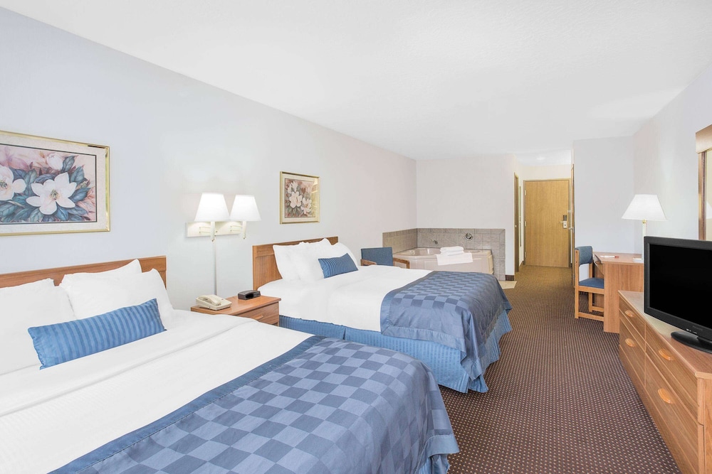 Premium Room, 2 Queen Beds, Hot Tub (2nd Floor)