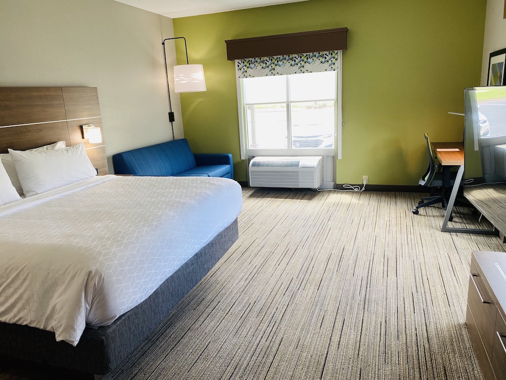 Standard Room, 1 King Bed with Sofa bed - Photo 10