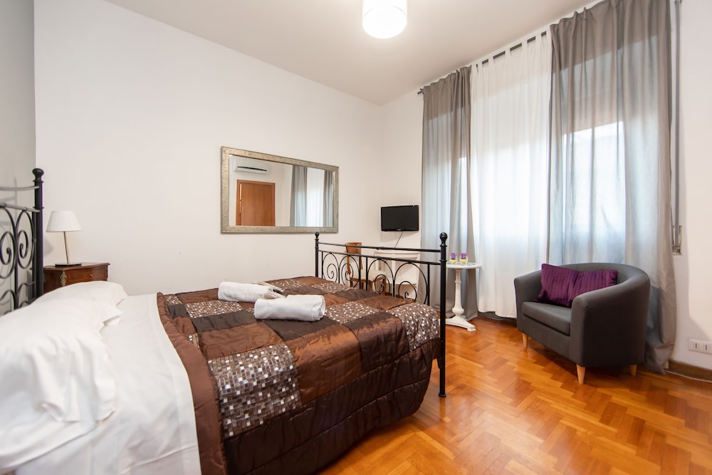 Economy Double Room photo 3