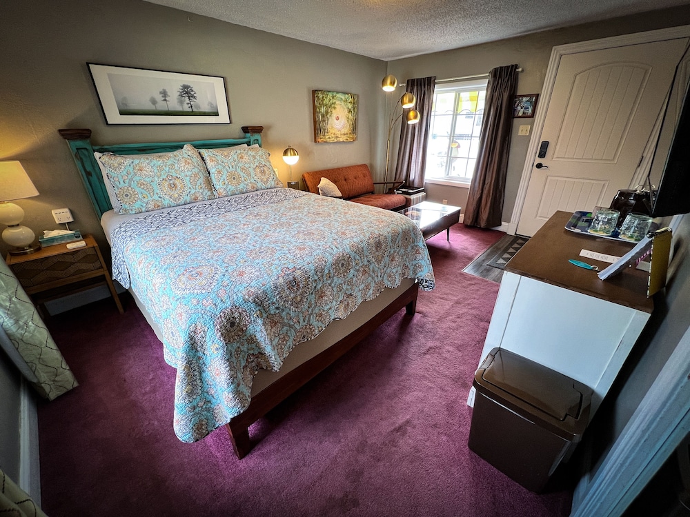 Deluxe Cottage, 1 Queen Bed (Holiday Road) photo 2