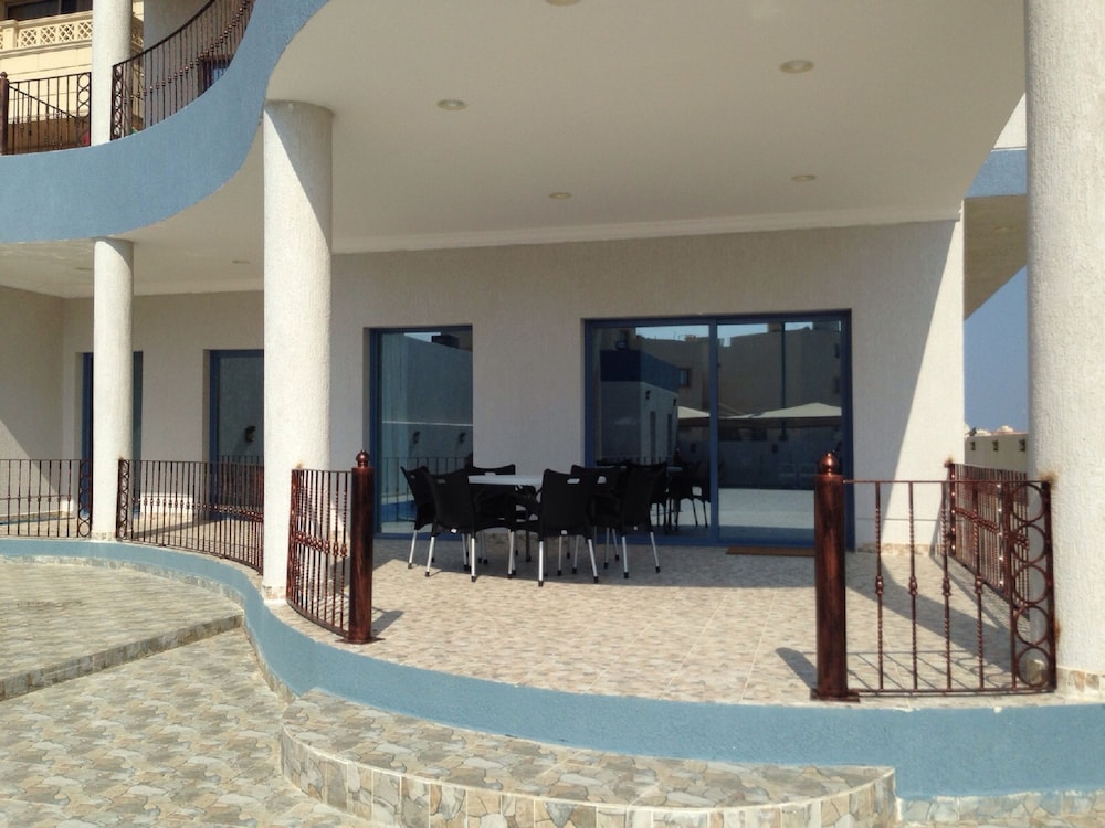 Family Chalet, 5 Bedrooms, Pool View, Ground Floor photo 3