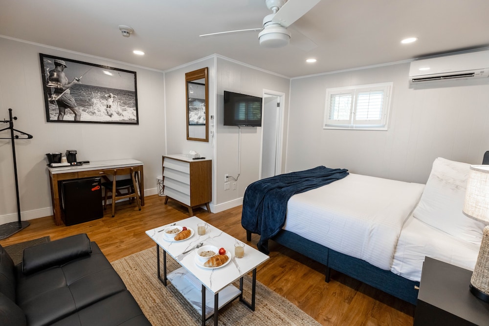 Room, 1 King Bed with Sofa bed, Patio photo 2