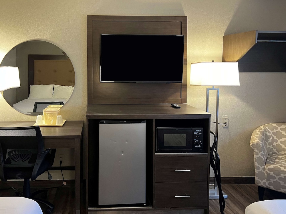 Standard Room, 2 Double Beds, Non Smoking - Photo 6