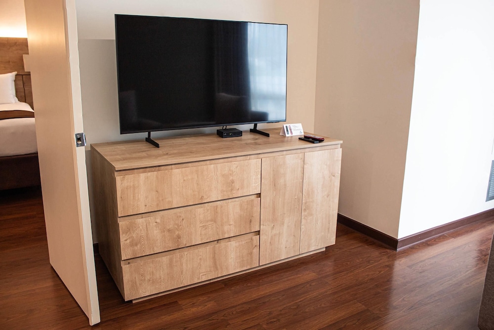 Suite, Multiple Beds, Non Smoking (Upgrade) - Photo 6