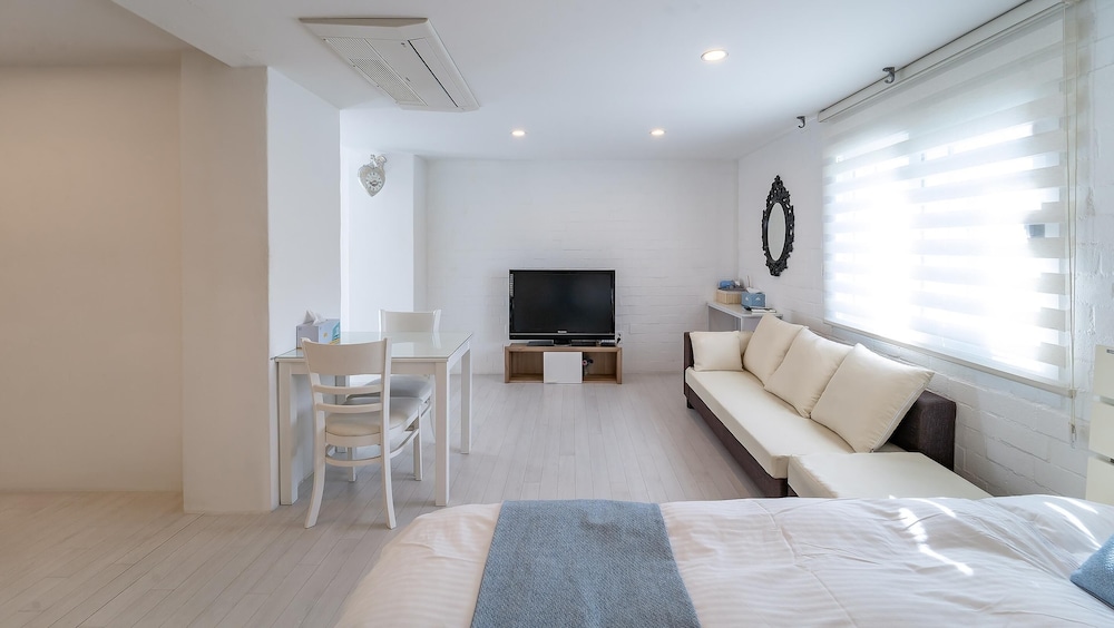 Basic Room, 1 Bedroom (201(Side Ocean view)) - Photo 8