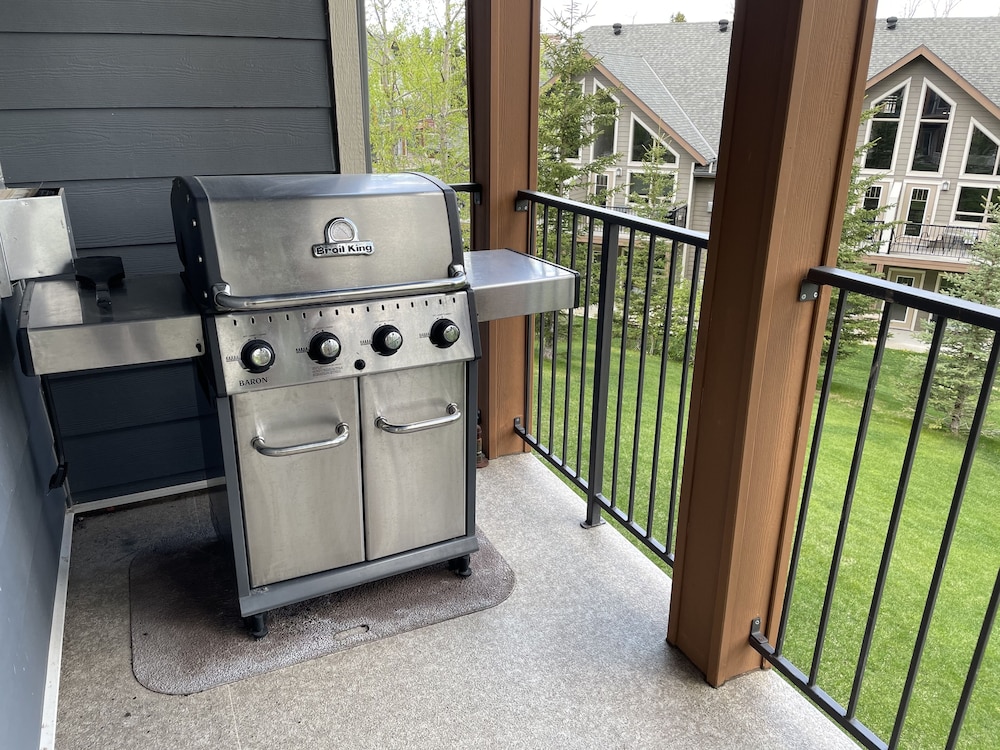 Traditional Condo, 1 Bedroom, Kitchen photo 2