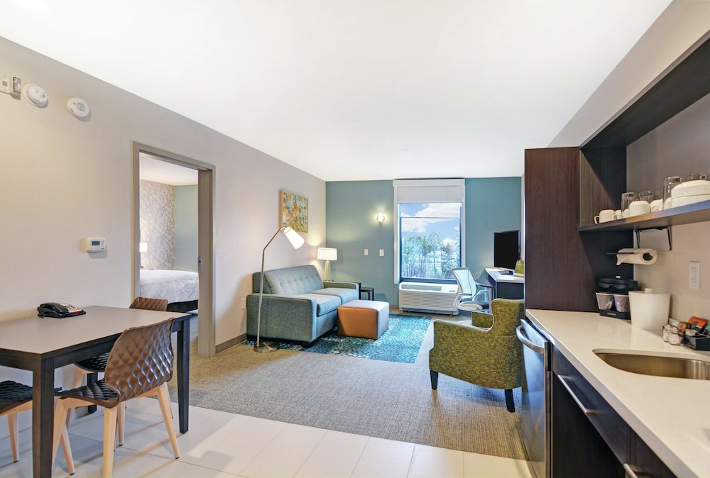 Studio, 2 Queen Beds, Accessible, Bathtub (Mobility & Hearing) photo 1