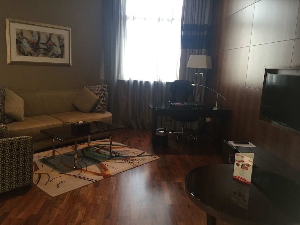 Suite, 1 Double Bed, Non Smoking, Kitchen photo 3