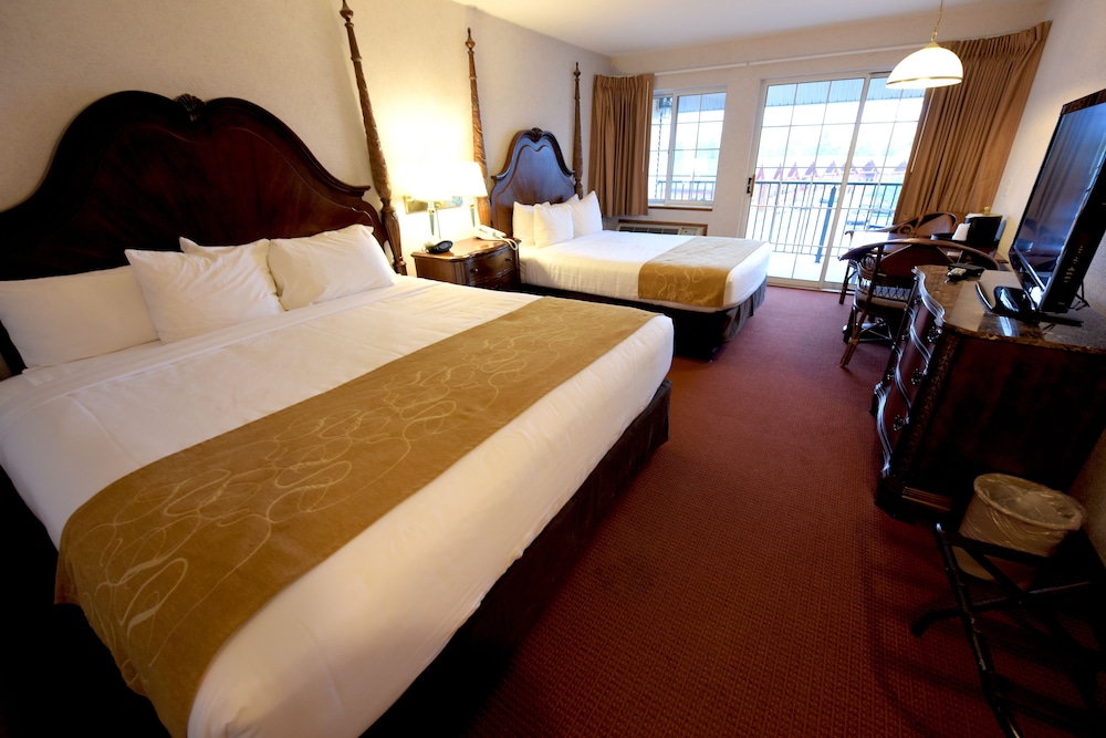 Deluxe Room, 2 Queen Beds, Lake View photo 3