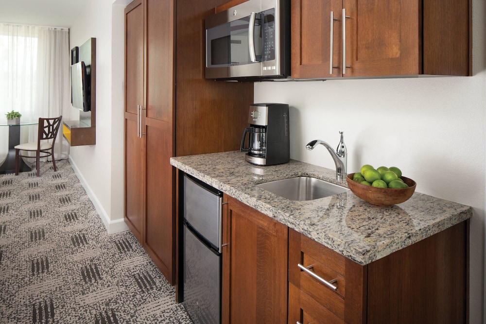 Room, 1 King Bed with Sofa bed (Mobility Accessible, Roll-In Shower) photo 2