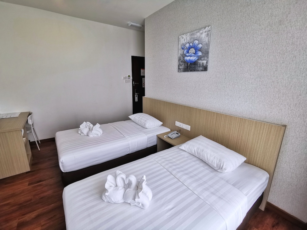 Standard Twin Room - Photo 1