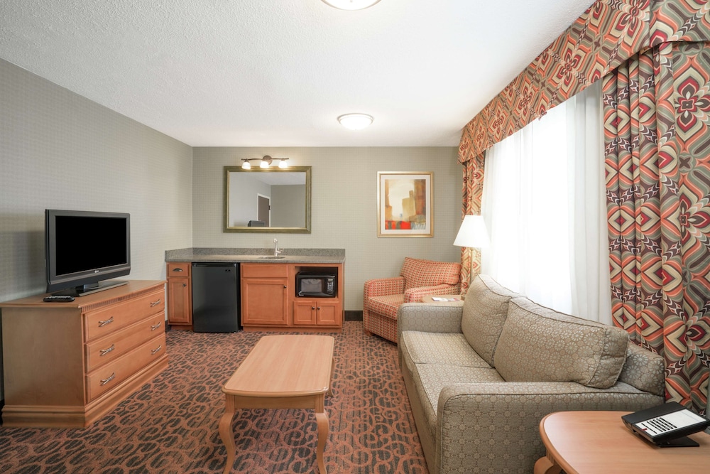Suite, 1 King Bed, Non Smoking photo 3