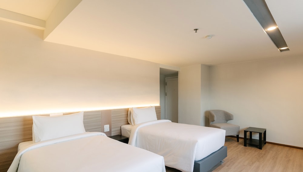 Deluxe Room, 2 Twin Beds photo 1