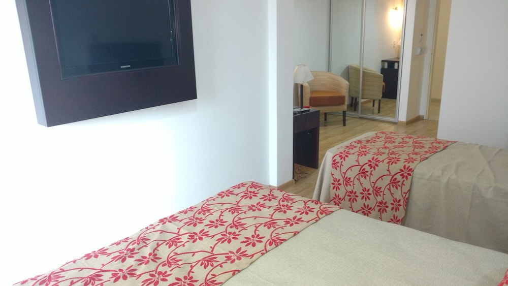 Superior Triple Room, City View photo 3