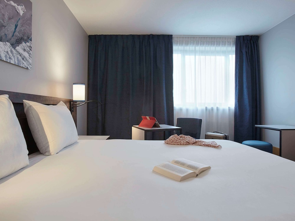 Superior Room, 1 King Bed photo 3