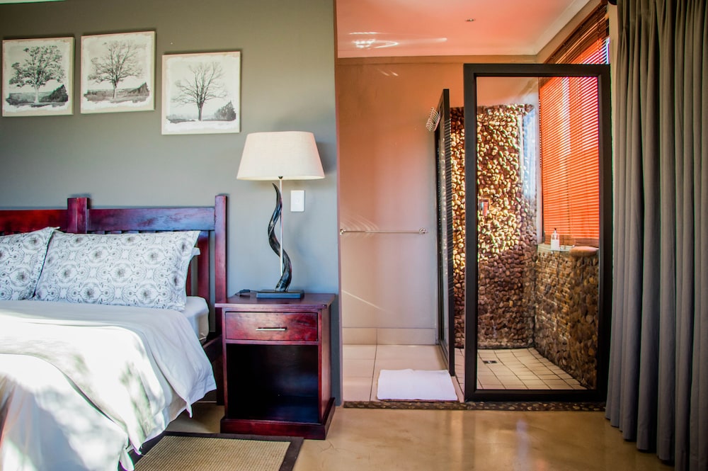 Deluxe Room, 1 King Bed, Ensuite, River View photo 2