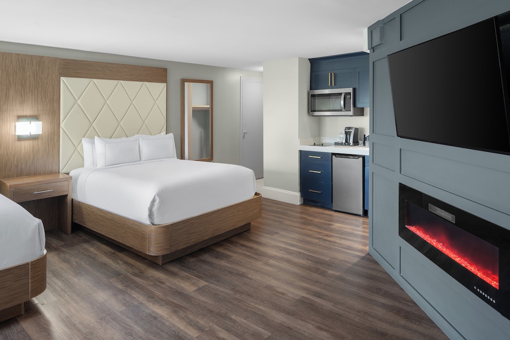 Studio, 2 Queen Beds, Fireplace