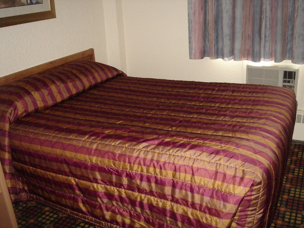 Standard Room, 1 Queen Bed photo 1