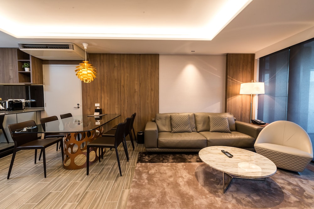 2 Bedroom Deluxe Lyndhurst Suite (Balcony)