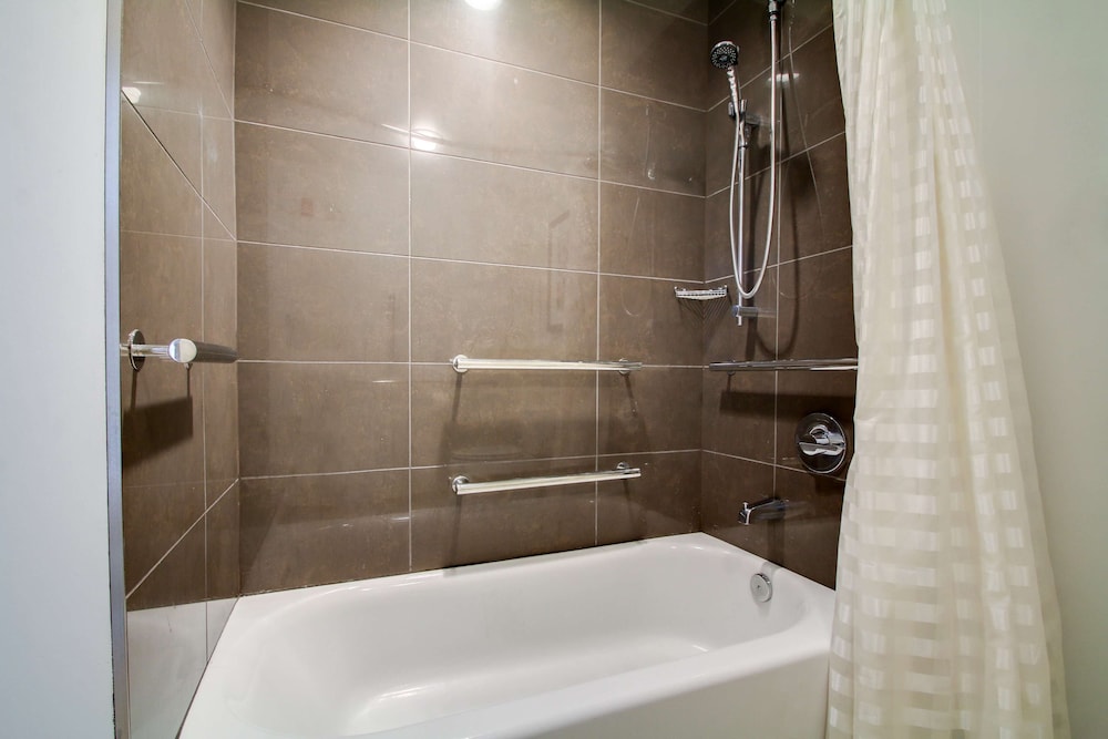 Studio Suite, 1 King Bed, Accessible