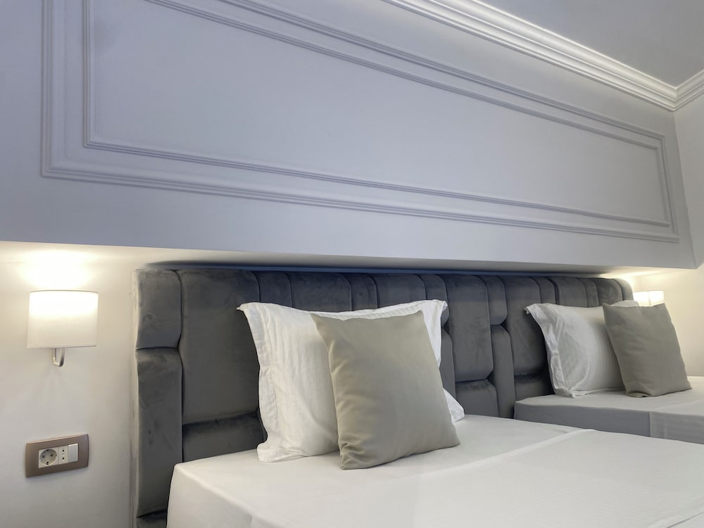 Economy Room