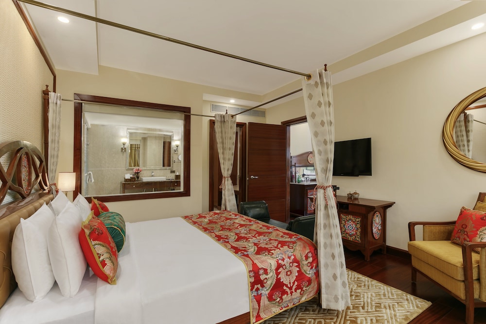 Heritage Suite with Garden View photo 2