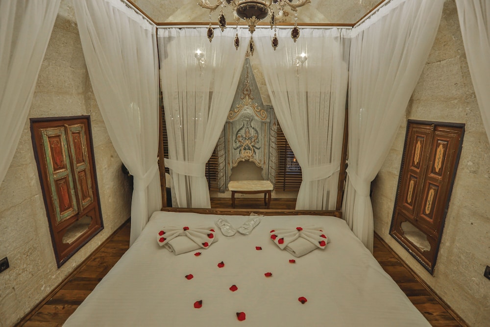 Luxury Suite, Jetted Tub, Valley View - Photo 8