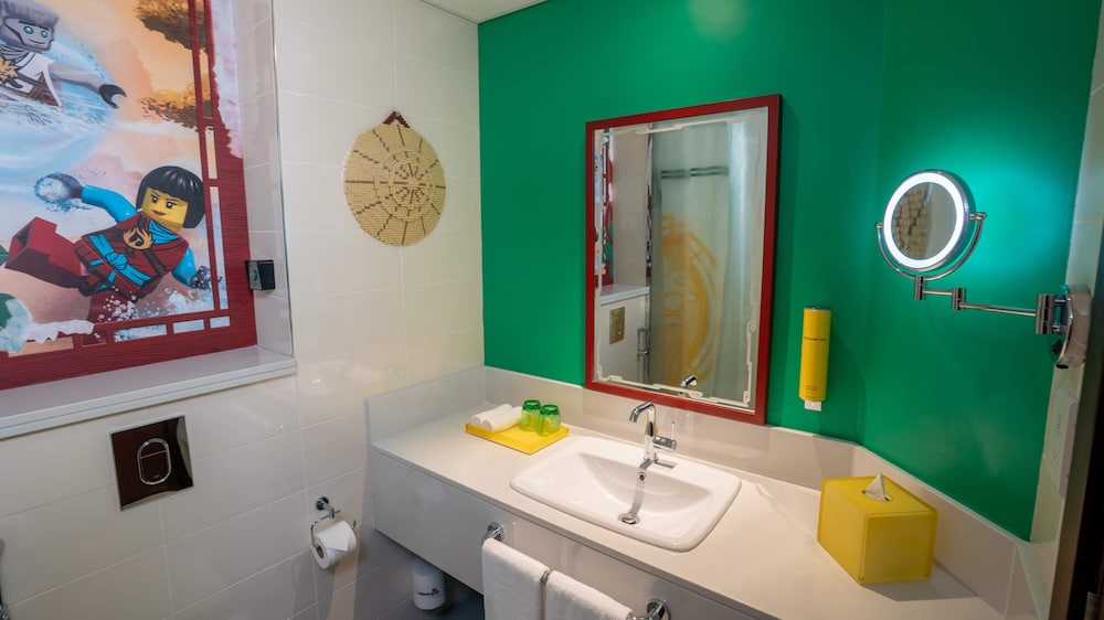 LEGO® NINJAGO® Themed Room with park access photo 3