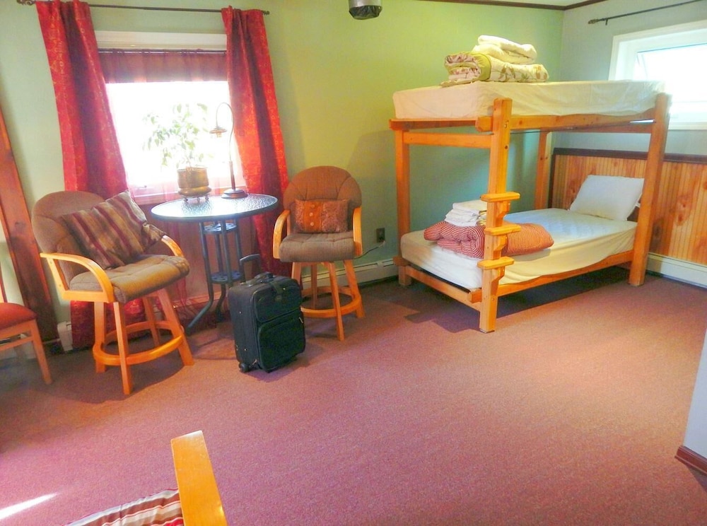 4 Bed Shared Dormitory, Co-ed, Shared Bath photo 1