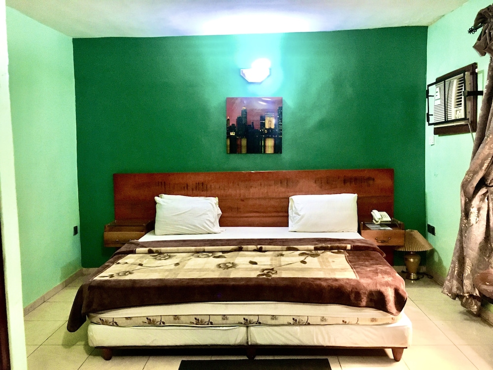 Romantic Room, 1 Queen Bed, Non Smoking, Pool View photo 3