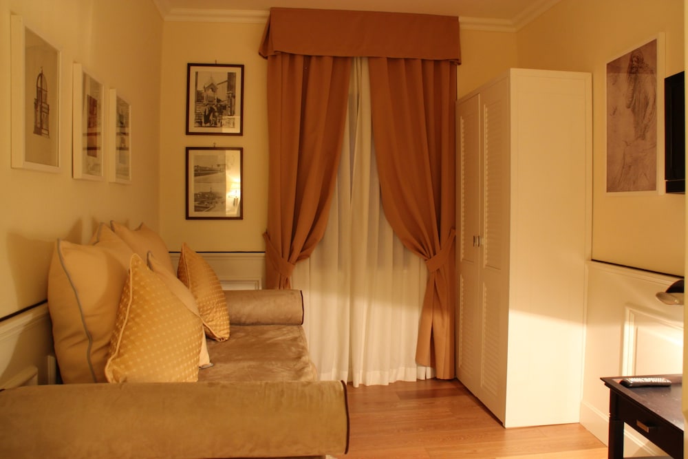 Suite - Photo 3