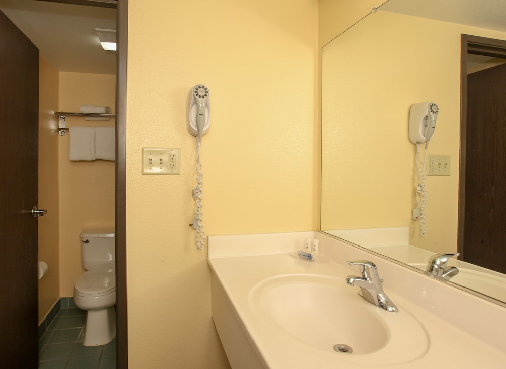 Standard Room, 1 King Bed - Photo 6