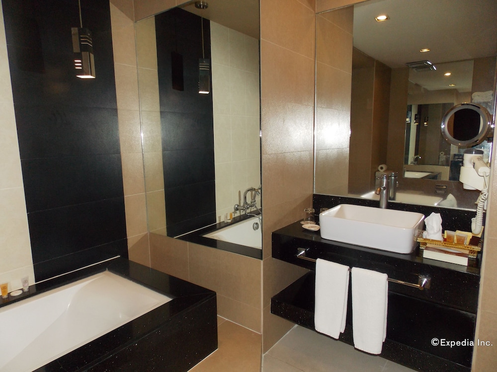 Executive Suite, 1 Bedroom - Photo 3
