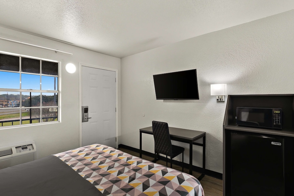Room, 1 Queen Bed, Non Smoking - Photo 5