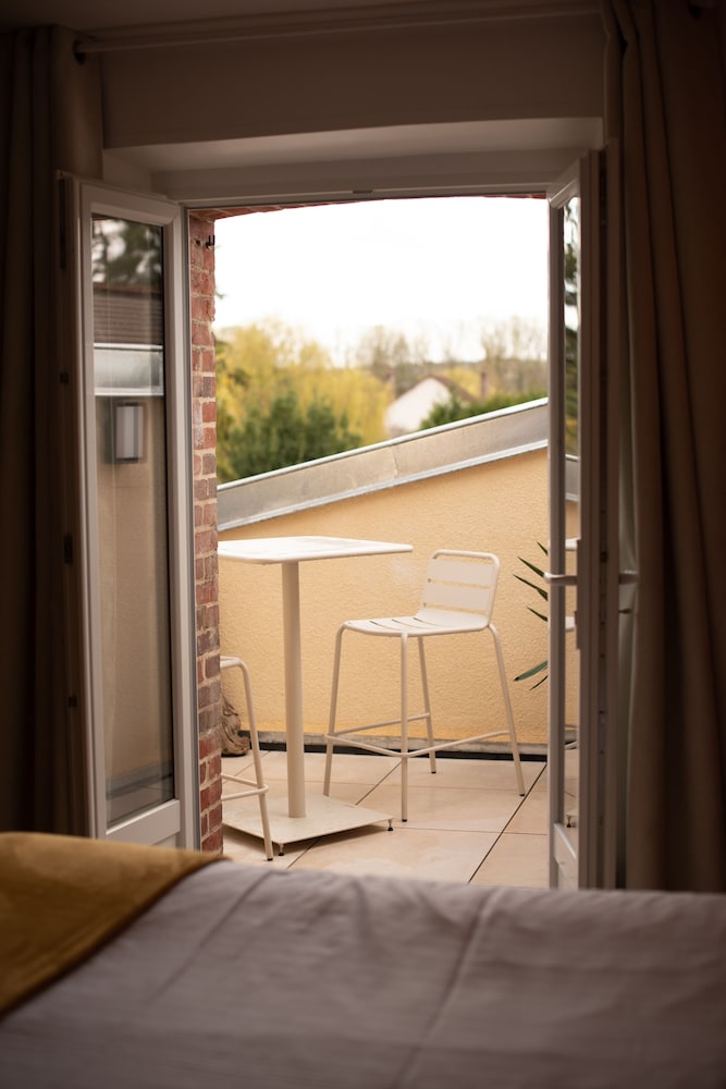 Standard Suite - Photo 13