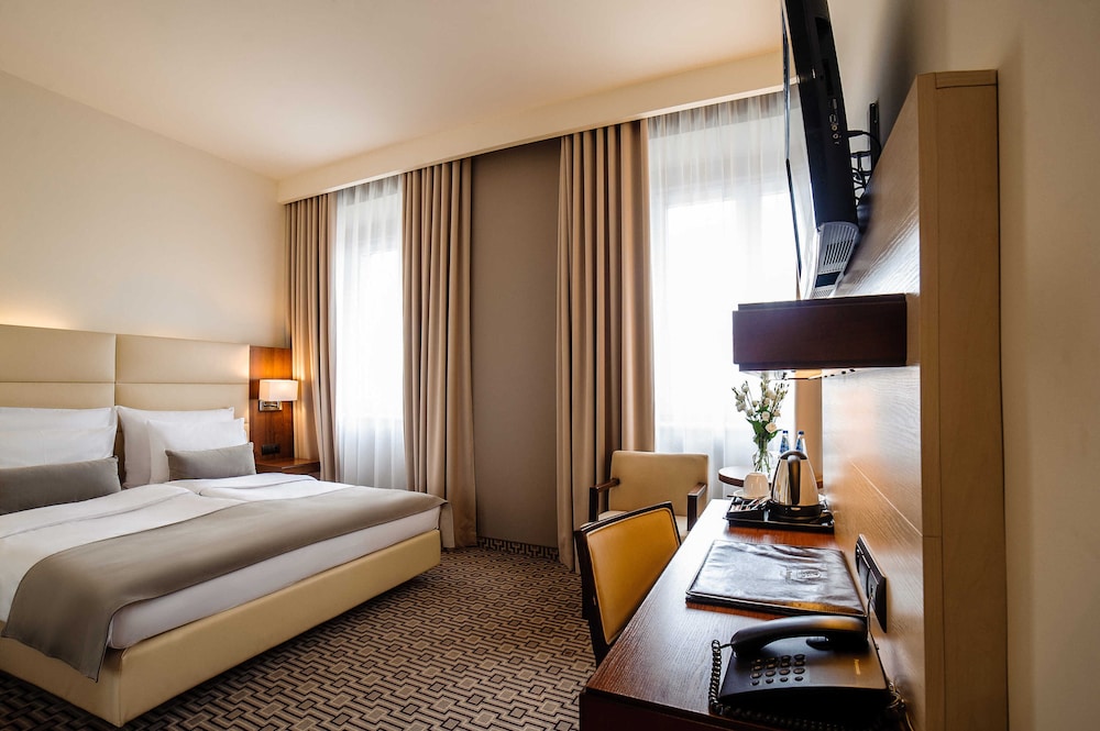 Standard Double Room, 1 Queen Bed (Single Queen Room) photo 2