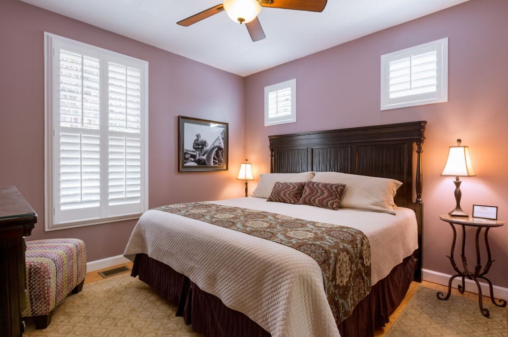 Amelia Earhart Room