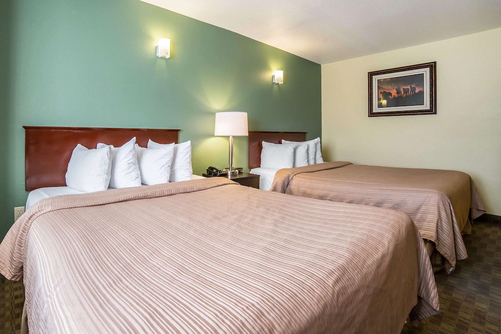Standard Room, 2 Queen Beds, Non Smoking - Photo 2