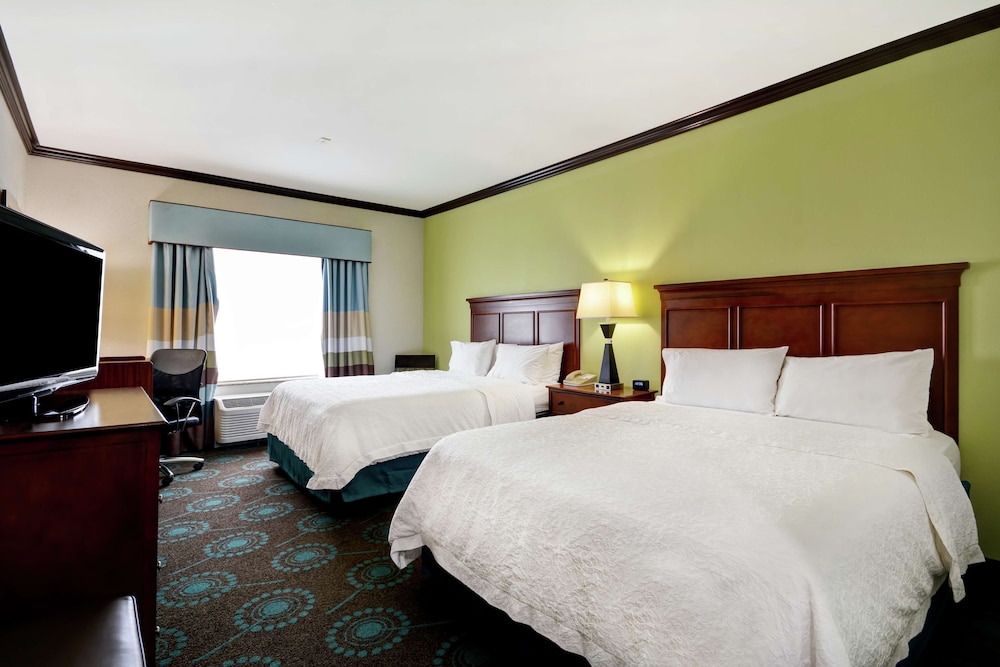 Room, 2 Queen Beds, Accessible, Bathtub - Photo 1