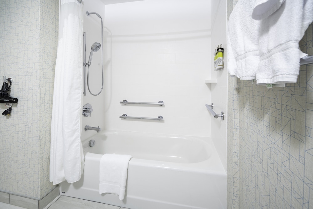 Suite, 2 Queen Beds, Accessible (Communications, Accessible Tub) - Photo 6