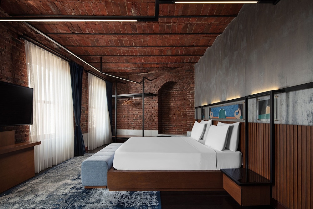 Suite, 1 King Bed with Sofa bed