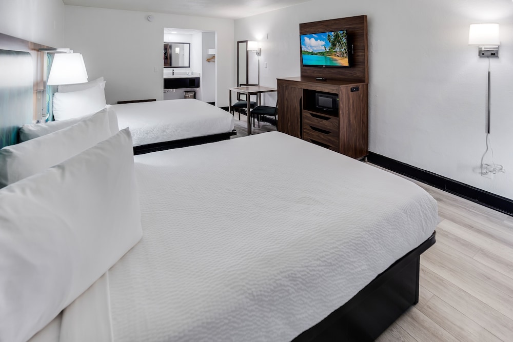 Ocean View 2 Queen Beds, Non Smoking (Newly Remodeled) - Photo 4